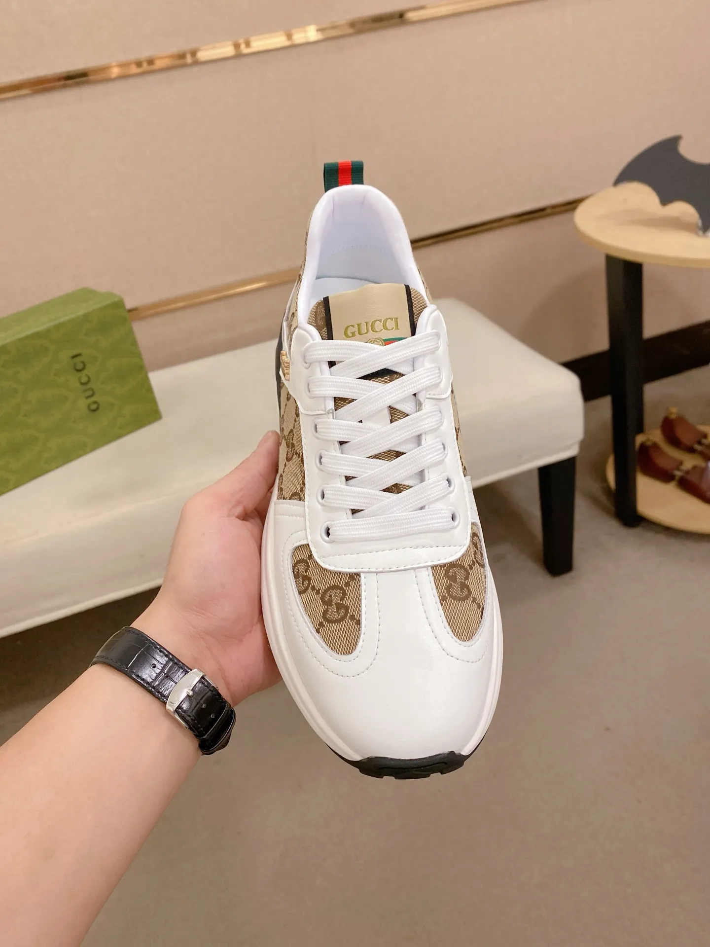 Factory price 462💰New GUCCI (Gucci) counters are launched simultaneously, new men's shoes, 😘fabrics are selected imported cowhide, lining: sheepskin lining. 👍🏿 High-end ☄️ air-cushion molded anti-slip rubber outsole, exquisite lines, simple and elegant, comfortable and high-end for leisure travel. Code number: 38 to 44 (45 can be customized and cannot be returned or exchanged)